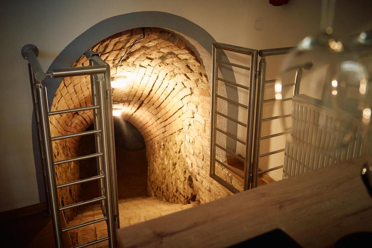 Apartment Fuer 2 Erwachsene Und 2 Kinder, Ausgestattet Mit Einem Weinkeller Und Einem Kleinen Hof - Self-Made Fruehstueck Inbegriffen Retz Exteriör bild