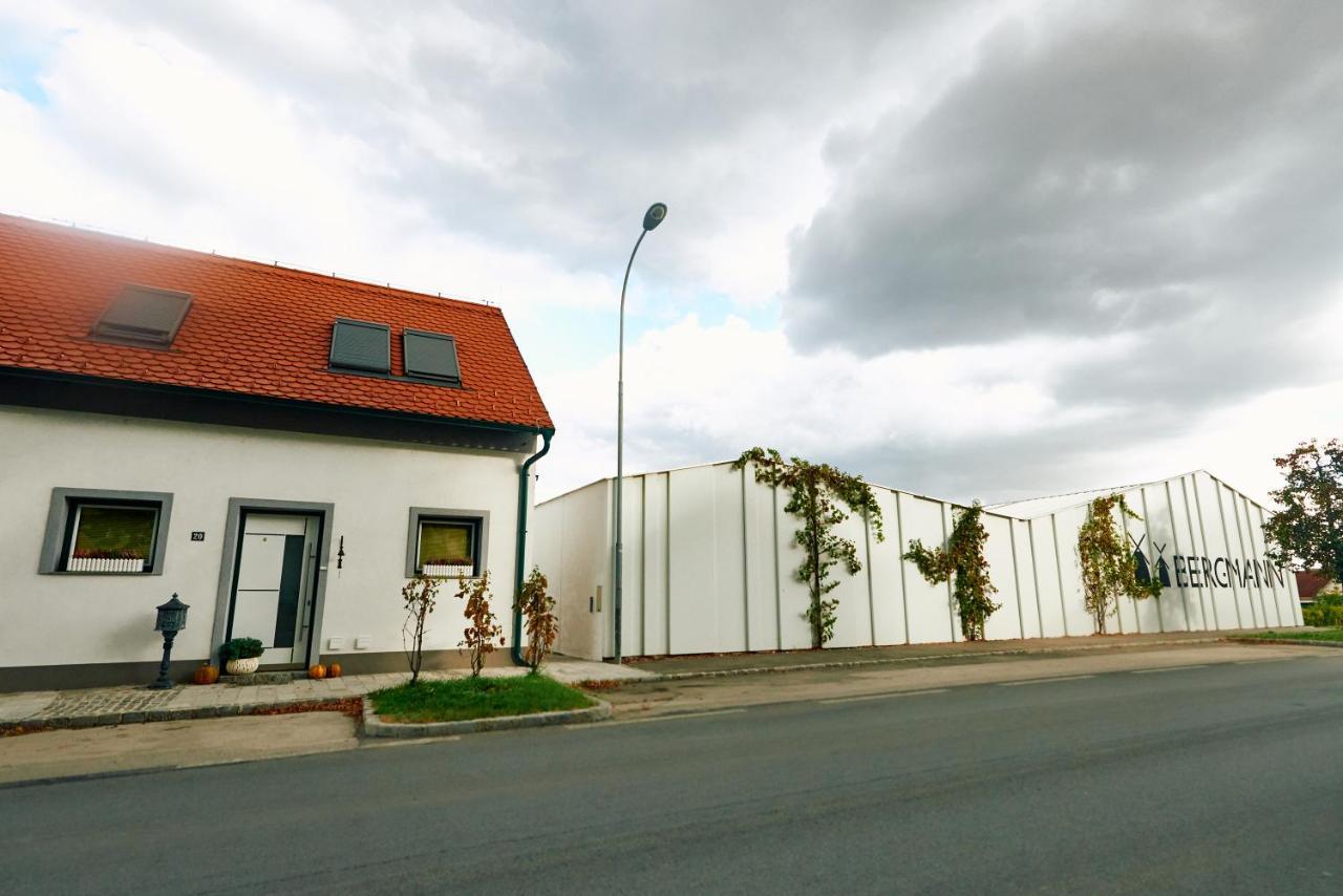 Apartment Fuer 2 Erwachsene Und 2 Kinder, Ausgestattet Mit Einem Weinkeller Und Einem Kleinen Hof - Self-Made Fruehstueck Inbegriffen Retz Exteriör bild