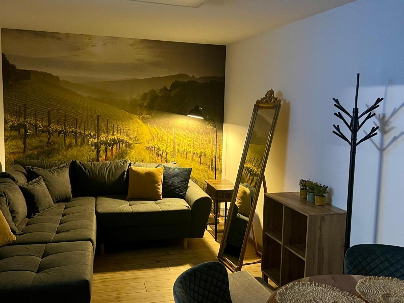 Apartment Fuer 2 Erwachsene Und 2 Kinder, Ausgestattet Mit Einem Weinkeller Und Einem Kleinen Hof - Self-Made Fruehstueck Inbegriffen Retz Exteriör bild
